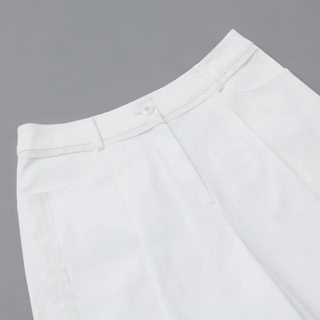 【ILEY 伊蕾】俐落抓摺五分修身牛仔褲(白色；M-XL；1232016011)