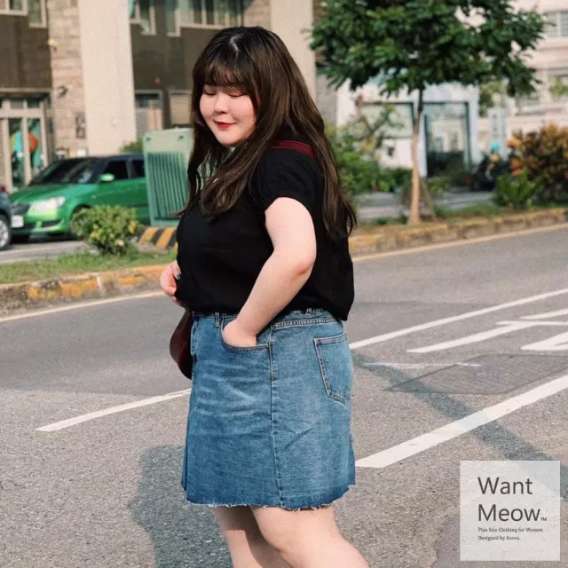 【Want-Meow】95公斤可穿/側腰鬆緊帶牛仔A字短裙(牛仔A字裙/牛仔裙/牛仔短裙/大碼/大尺碼上衣/加大碼)