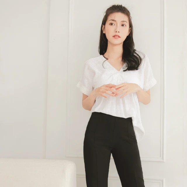 OB 嚴選 綁帶蕾絲織帶度假感碎花傘襬上衣 《AB16273