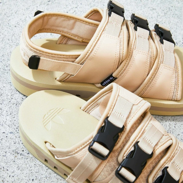 【adidas 官方旗艦】運動涼鞋 男/女 - Originals IG7956