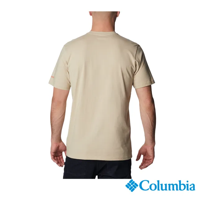 【Columbia 哥倫比亞 官方旗艦】男款-Path Lake LOGO短袖上衣-卡其(UAO29590KI / 2023春夏品)