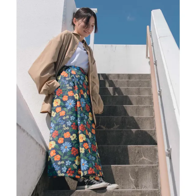 【KIU】日本 抗UV透氣防水裙 內有腰圍調整扣 攤開變野餐巾 附收納袋(212-906 軍綠色)