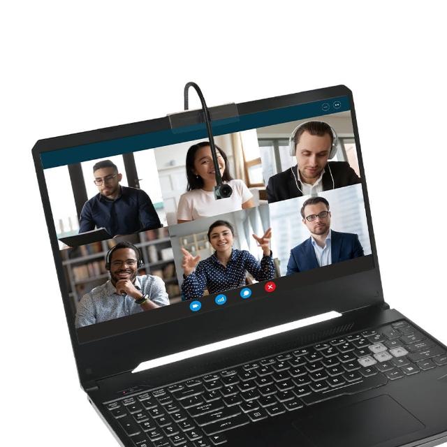 SpotCam USB-CAM02 SpotCam USB-CAM02 是專業級 USB 攝像頭,內建 1080P 全高畫質、自動對焦與 90 度廣角鏡頭,完美適用於視訊會議、線上教學與直播應用。支援 Windows 和 Mac 系統,即插即用設計,輕巧便攜,提升遠距工作與線上教育的影像品質與通話體驗。選擇 SpotCam USB-CAM02,成為最佳 USB 攝像頭,帶來清晰流暢的視訊體驗,讓您的線上溝通更專業!