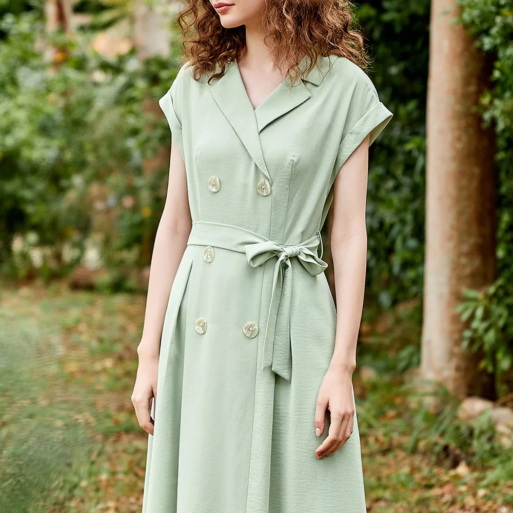 【ILEY 伊蕾】西裝領雙排釦反摺連袖長洋裝(淺綠色；M-XL；1222077080)