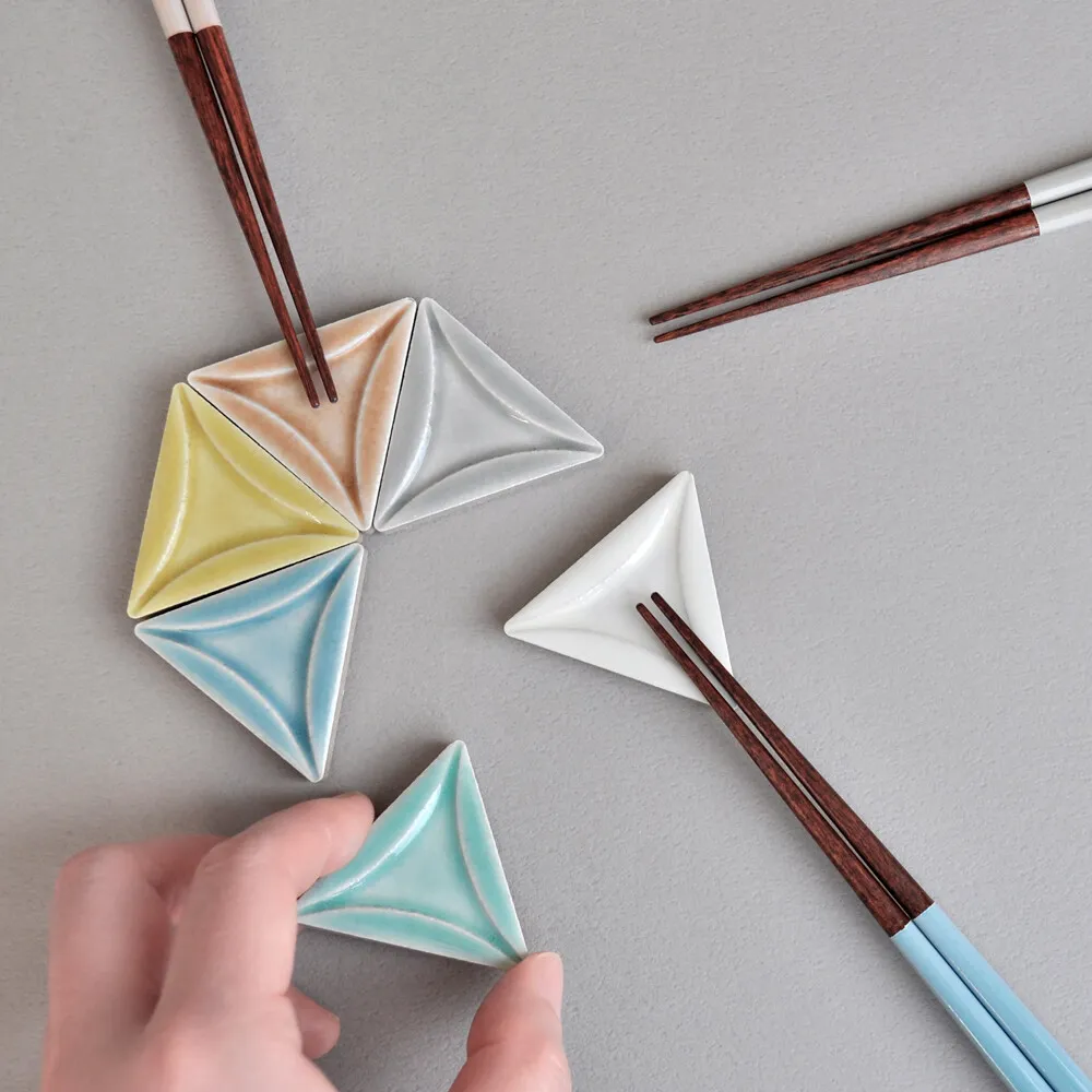 【DAIDOKORO】日本製頂級莫蘭迪色三角陶瓷筷架(筷托/湯匙/筷子架/置物架/筷枕/筆托)