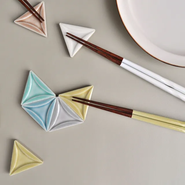 【DAIDOKORO】日本製頂級莫蘭迪色三角陶瓷筷架(筷托/湯匙/筷子架/置物架/筷枕/筆托)