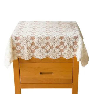 【最美雛菊】雛菊蕾絲鏤空桌巾80x80cm(白色 桌布 床頭櫃 茶几 餐桌墊 背景布 野餐墊 拍攝拍照道具)