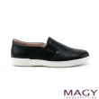 【MAGY 瑪格麗特】輕甜休閒時尚 素面造型洞洞牛皮平底鞋(黑色)