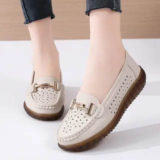 【LOVE FOOT 樂芙】真皮樂福鞋 平底樂福鞋/真皮透氣縷空沖孔幾何金屬釦飾平底樂福鞋(米)