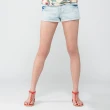 【BOBSON】女款花朵刺繡牛仔短褲(淺藍201-80)