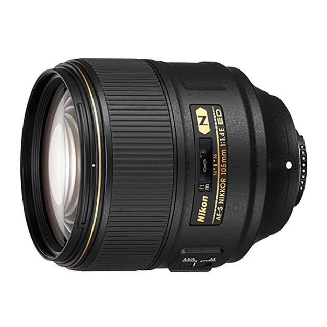 Nikon 尼康 AF-S 105mm F/1.4E ED 是一款頂級中望遠定焦鏡頭，專為 F-Mount 相機設計，重量約 801g~1000g，提供 f/1.4 大光圈與 ED 低色散鏡片，完美捕捉人像與細膩細節。並行輸入來源，非人為因素保固 180 天（半年），適用於專業攝影師，排除碰撞、外拆、摔落、進水等損壞不在範圍內。