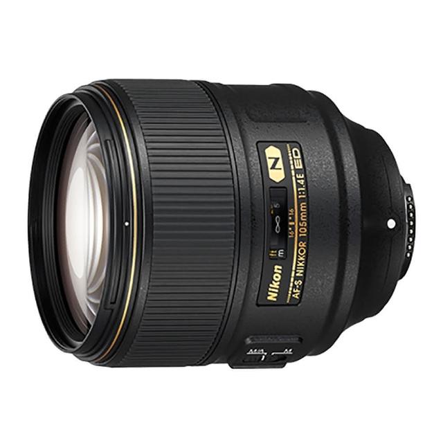 Nikon 尼康 AF-S 105mm F/1.4E ED 是一款頂級中望遠定焦鏡頭，專為 F-Mount 相機設計，重量約 801g~1000g，提供 f/1.4 大光圈與 ED 低色散鏡片，完美捕捉人像與細膩細節。並行輸入來源，非人為因素保固 180 天（半年），適用於專業攝影師，排除碰撞、外拆、摔落、進水等損壞不在範圍內。