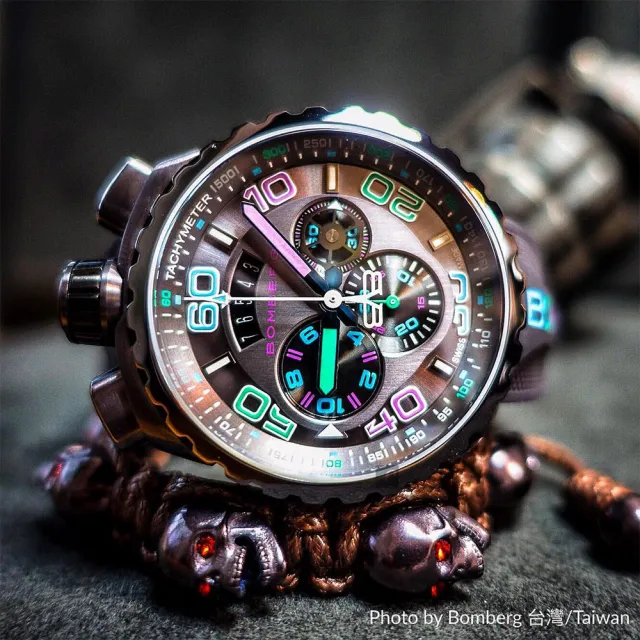 【BOMBERG】炸彈錶 BOLT-68 童趣馬卡龍三眼計時手錶-可可/45mm(BS45CHPBR.049-3.3)