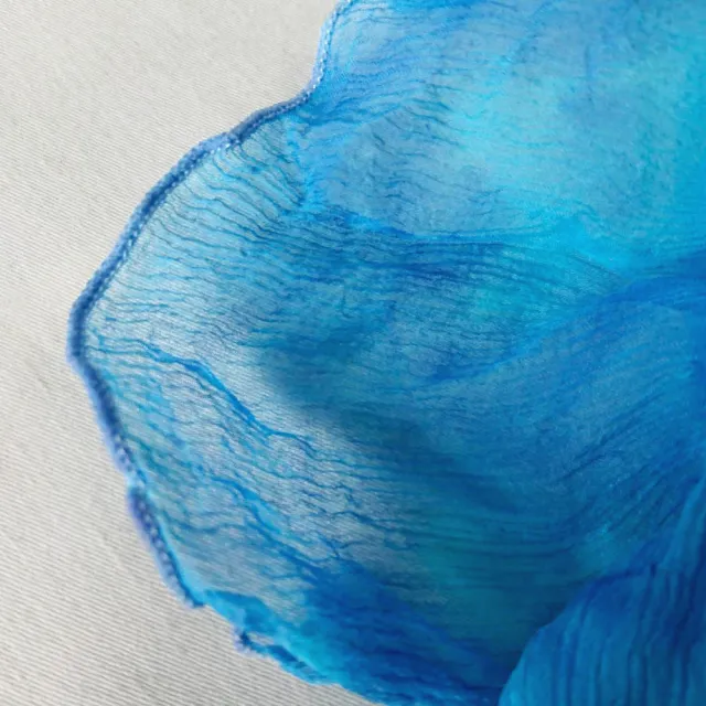 【LASSLEY】100%蠶絲絲巾-限量渲染系列 純淨藍-大(台灣製造 手工植物染 純蠶絲混色系披肩)