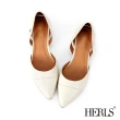 【HERLS】輕恬優雅 內真皮鏤空造型尖頭平底鞋(米白色)