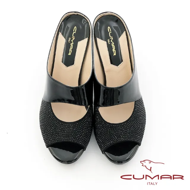【CUMAR】優雅化身鏤空感鑽飾尖頭粗跟魚口粗跟涼鞋(黑色)