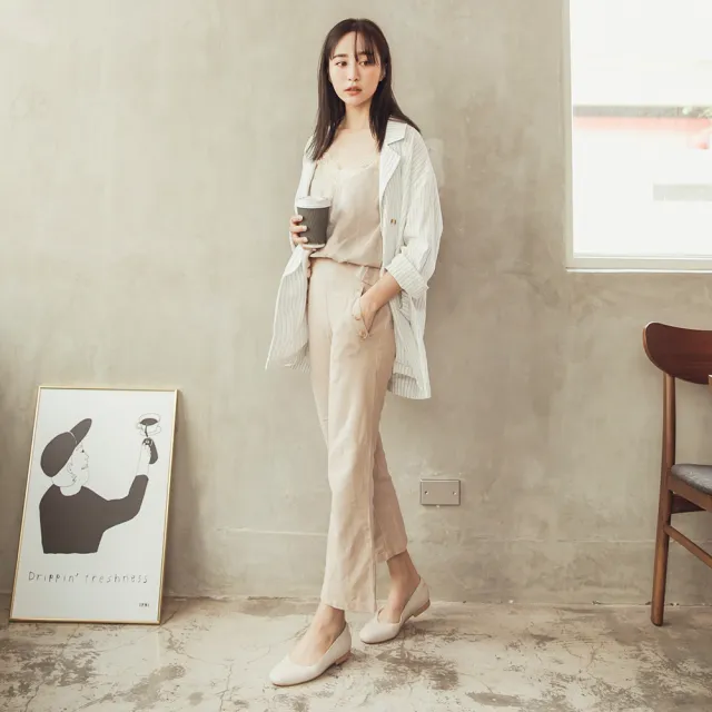 【Ann’S】奶奶鞋-V型小羊皮真皮方頭平底鞋(米白)