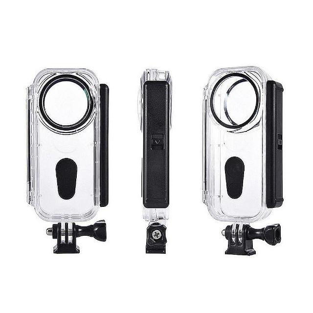 Insta360 ONE X 專用防水殼，尺寸 21*10*5 公分，完美保護您的全景相機免受水漬與衝擊。作為其他品牌相機周邊配件，輕便耐用，適合水上活動與戶外拍攝，提升您的 Insta360 ONE X 使用體驗。