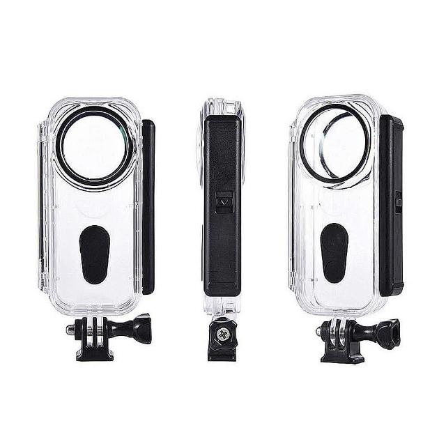 Insta360 ONE X 專用防水殼，尺寸 21*10*5 公分，完美保護您的全景相機免受水漬與衝擊。作為其他品牌相機周邊配件，輕便耐用，適合水上活動與戶外拍攝，提升您的 Insta360 ONE X 使用體驗。