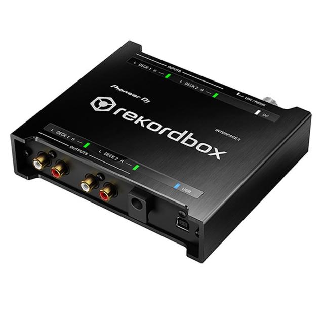 Pioneer 先鋒 INTERFACE 是專業車載音響介面模組，完美整合多系統連線，支援 Apple CarPlay、Android Auto 及藍芽功能。高音質音訊轉換，提升行車娛樂體驗，讓您輕鬆享受車內音樂與導航。耐用設計、易安裝，適合所有車型使用。Pioneer 先鋒 INTERFACE 讓您的車內音響升級無憂，帶來頂級車載音響體驗，完美適用於汽車音響系統升級需求，是車載娛樂與導航的最佳選擇。