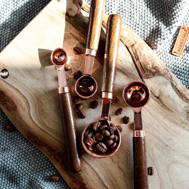 【樂邁家居】不鏽鋼 玫瑰金 量勺 原木手柄 烘焙工具(四件組)
