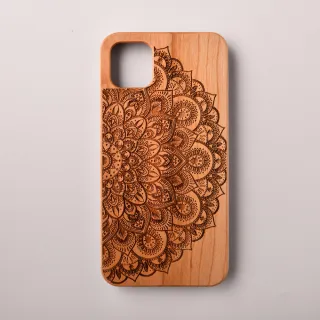 【Woodu】iPhone 11/11Pro/11Pro Max 實木浮雕 曼陀羅 手機殼(耐摔 防震 緩衝 保護殼 木製硬殼)
