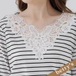 【betty’s 貝蒂思】蕾絲拼接細條紋V領長袖T-shirt(白色)