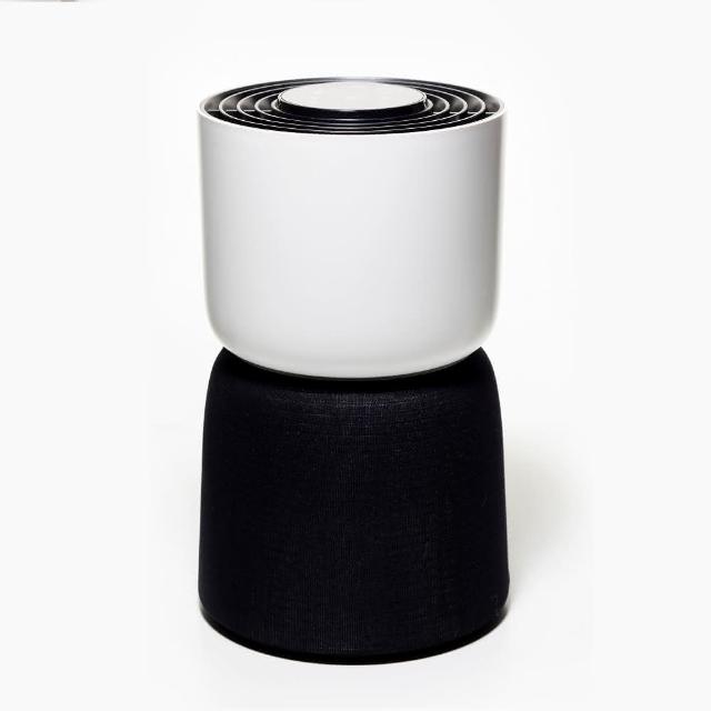  Solac SSS-101W 負離子電風扇，搭載二級能效能源標章，提供高效節能運作。內建抗菌功能，釋放負離子淨化空氣，輕鬆去除異味與細菌，讓您享受清新涼爽的居家環境。適閤家庭辦公使用，強力風力與靜音設計，健康生活從此開始。 