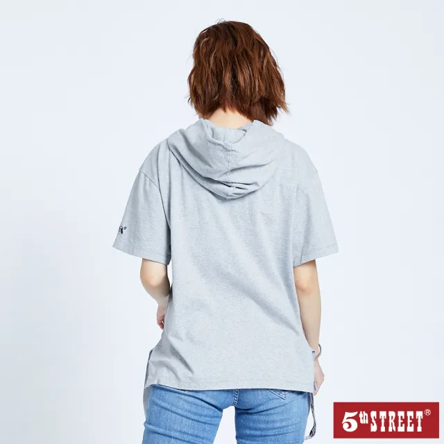 【5th STREET】女繡花開衩織帶短袖帽T恤-麻灰