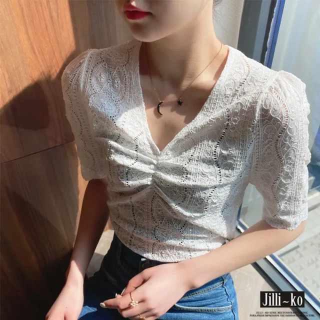 【JILLI-KO】買一送一 韓版V領抓皺鏤空蕾絲衫-M(杏/白)
