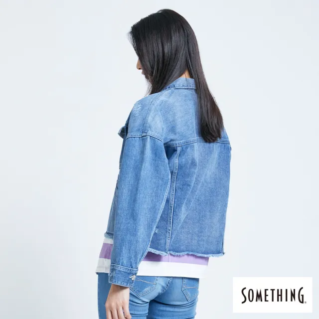 【SOMETHING】女裝 短版下襬不收邊牛仔外套(石洗藍)