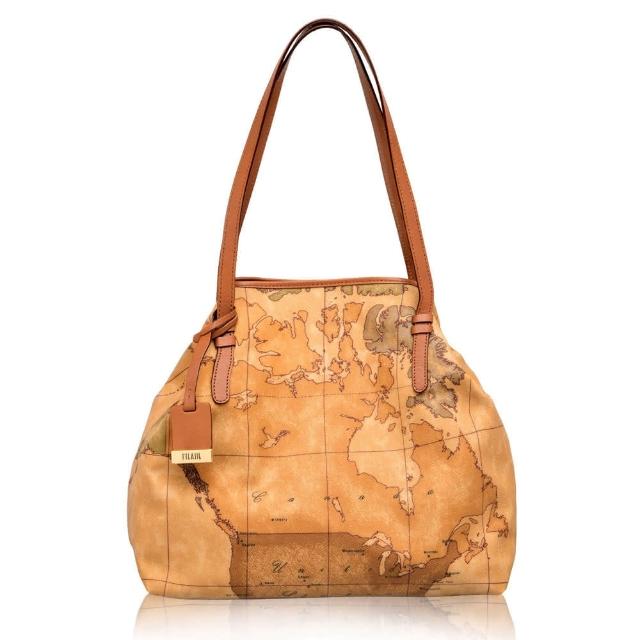 Alviero Martini 托特包 Alviero Martini 經典托特包,咖啡色系牛皮與合成皮外層設計,內裡尼龍材質耐用舒適。尺寸約長36cm x 寬15.5cm x 高24.5cm,可輕鬆放入A4檔案,適合女性日常通勤或購物使用。拉鍊開口安全方便,內部2夾層+4內袋實用收納,外部無夾層但有底珠支撐穩定。附原廠防塵袋,提把高16cm、50cm可調背帶靈活多變。原廠公司貨,品質保證,完美結合時尚與功能,是咖啡色托特包愛好者的首選。