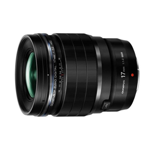 OLYMPUS 奧林巴斯 M.ZUIKO DIGITAL ED 17mm F/1.2 是一款高效能微單眼廣角定焦鏡頭，採用恆定光圈設計，最大光圈 f/1.2，提供出色的低光表現與淺景深效果。焦距 17mm，視角達 65 度（對角），適合風景、人像及街拍攝影。作為公司貨，品質保證。以上資料與圖片僅供參考！規格及隨機標準配備以實際出貨為主，如有錯誤或不符者，將不再另行補寄或更換，謝謝！