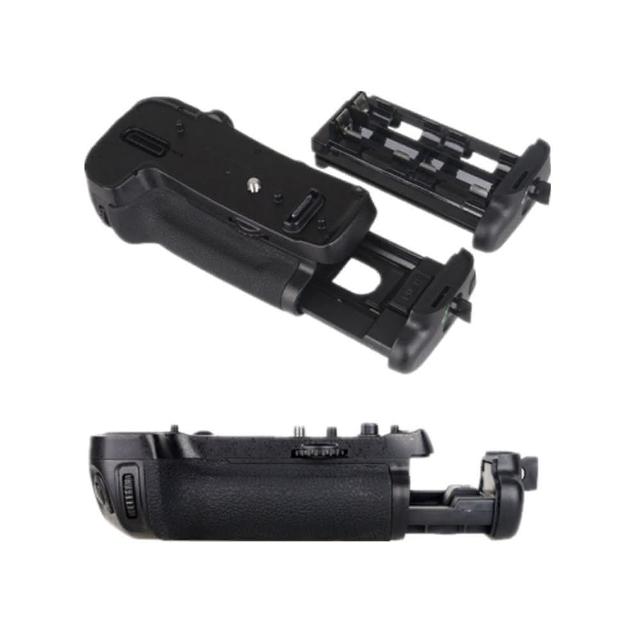 Nikon MB-D18 電池手柄專為 D850 全片幅單眼相機設計，提供額外 EN-EL18a 電池槽，大幅延長拍攝時間。支援垂直拍攝模式下的快門按鈕與轉盤，強化人體工學握持，適合長時間使用。輕巧耐用，完美提升 D850 相機效能與拍攝效率，是尼康 D850 電池手柄的必備配件。