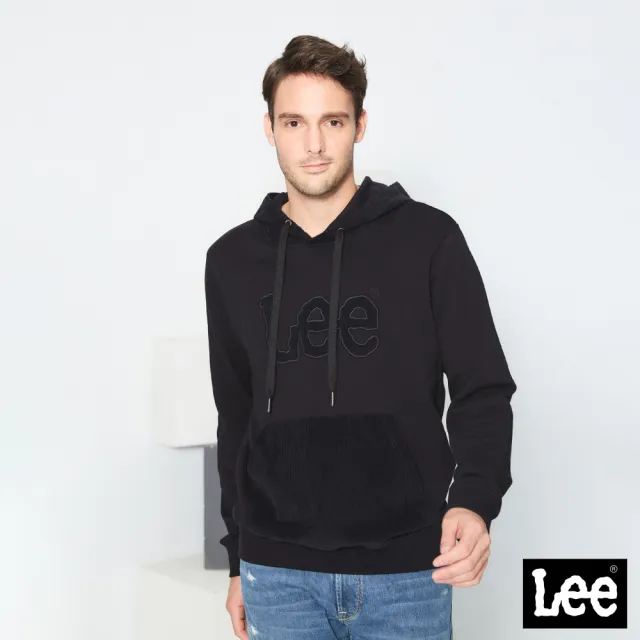 【Lee】男裝 帽T / 絨布拼接 大口袋LOGO 沉穩黑 季節性版型(LL200302K11)