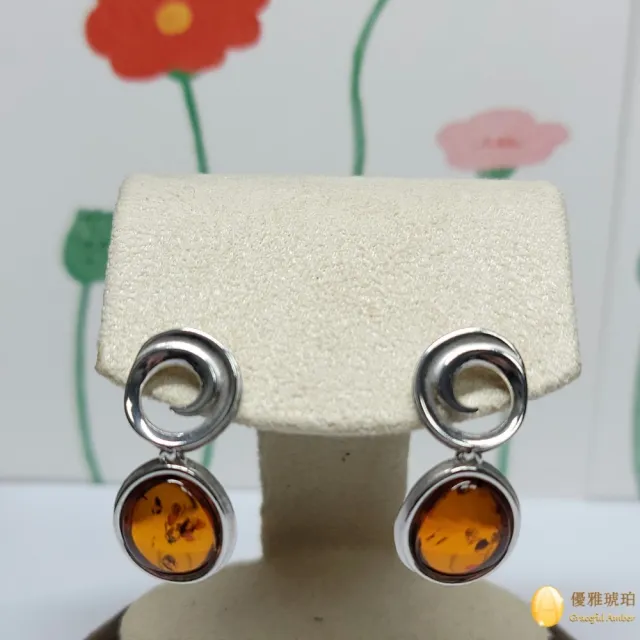 【優雅琥珀】來自波羅地海 干邑珀 銀質俏麗耳環(925純銀 鍍白k圓線條 亮麗好搭配)