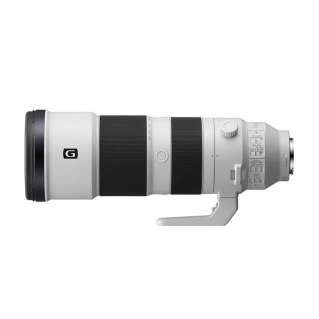 SONY索尼 SEL200600G FE 200-600mm F5.6-6.3 G OSS SONY索尼 SEL200600G FE 200-600mm F5.6-6.3 G OSS 是一款專業級全幅望遠變焦鏡頭,採用浮動光圈設計,提供200-600mm超長焦段,適合野生動物、體育攝影等遠距拍攝。搭載G系列光學技術與OSS光學防震系統,確保高解析度與穩定畫質。公司貨正品保證,以上資料與圖片僅供參考!規格及隨機標準配備以實際出貨為主,如有錯誤或不符者,將不再另行補寄或更換,謝謝!
