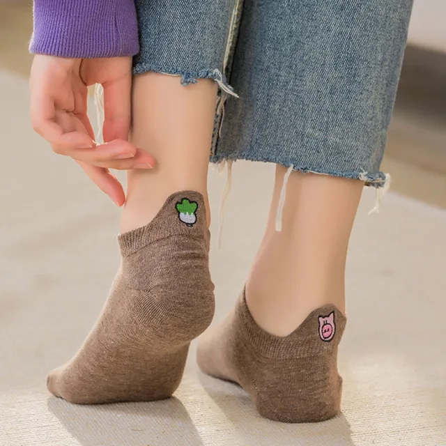【OT SHOP】女款棉質素色可愛卡通圖案刺繡船短襪 M1120-多色可選(日系可愛 止滑矽膠 學院風 襪子)