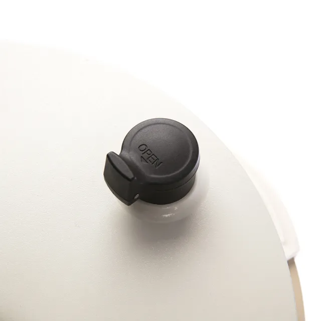 【HOLA】陶瓷不沾導磁雙耳湯鍋3件組附矽膠隔熱套含蒸隔-白