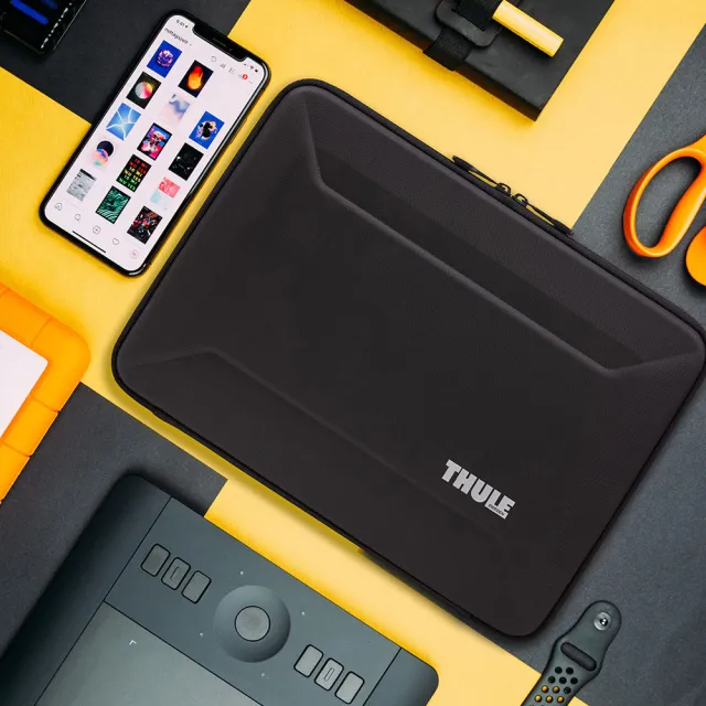 【Thule 都樂】Gauntlet 4.0 保護袋 MacBook Pro 16 吋適用(黑色/電腦包/ 內袋)