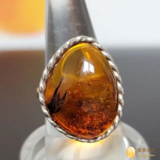 【優雅琥珀】來自波羅地海 自由三角形 干邑色琥珀純銀戒指(獨具特色之琥珀 具沉積物與金沙)