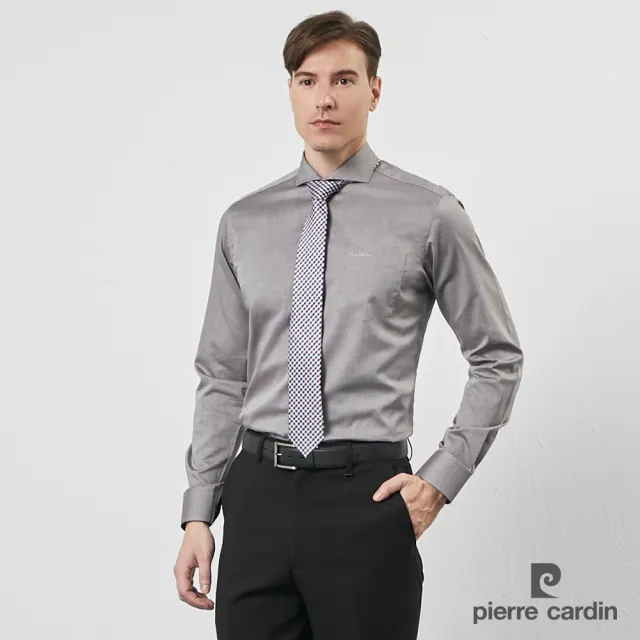 【pierre cardin 皮爾卡登】男襯衫 進口素材合身版純棉素色斜紋織花長袖襯衫_灰底小點(61811-94)