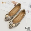 【J&H collection】優雅珍珠裝飾休閒平底豆豆鞋(現+預  黑色 / 杏色 / 棕色)