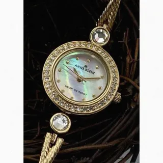 【ANNE KLEIN】ANNE KLEIN安妮克萊恩女錶型號AN00567(貝母變色錶面金色錶殼金色精鋼錶帶款)