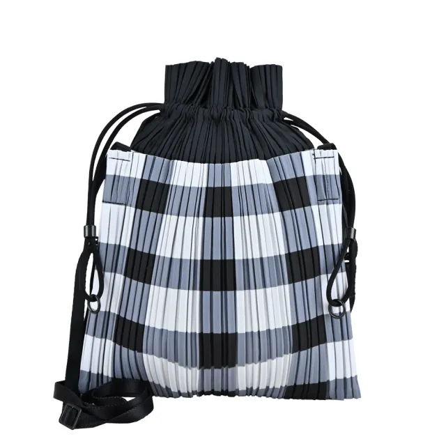 ISSEY MIYAKE 三宅一生】PLEATS PLEASE 格紋百摺束口斜背包(任選 ISSEY MIYAKE 三宅一生】PLEATS PLEASE 格紋百摺束口斜背包(任選