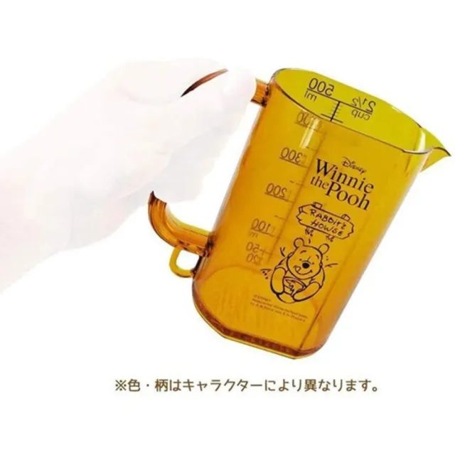 【小禮堂】HELLO KITTY  日本製 單耳塑膠量杯 透明量杯 烘焙量杯 500ml 《粉 蘋果》 凱蒂貓