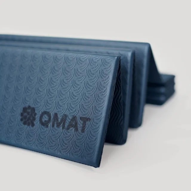 【QMAT】8mm加厚折疊瑜珈墊 台灣製造(附贈拉鍊收納背袋 Yoga Mat)