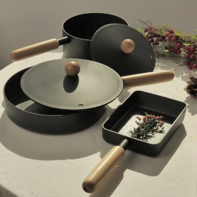 【MODORI】玄黑湯鍋 18cm 含蓋子(電磁爐可用/導熱快/不沾鍋)