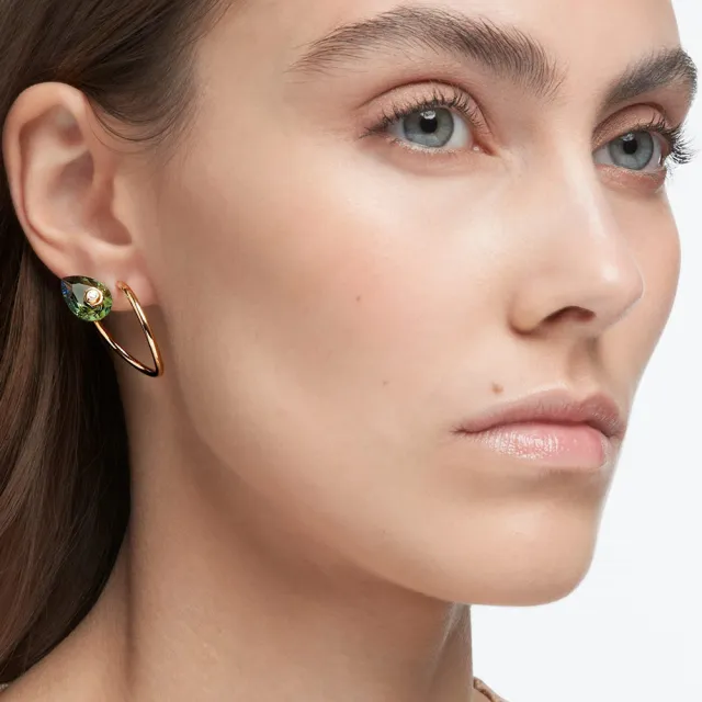 【SWAROVSKI 官方直營】Numina 穿孔耳環非對稱 綠色 鍍金色色調 交換禮物