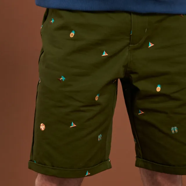【JOHN HENRY】Summer小圖刺繡趣味短褲-綠色